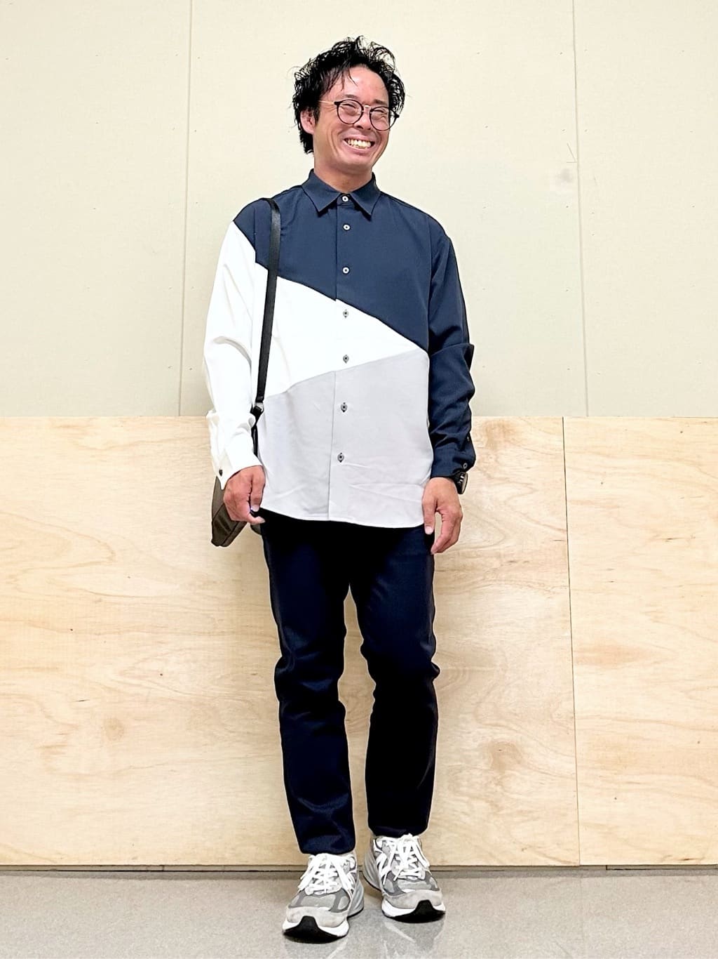 KENJI Iさんの「THE SHOP TK｜サフィアーノミニサコッシュ」を使ったコーディネート