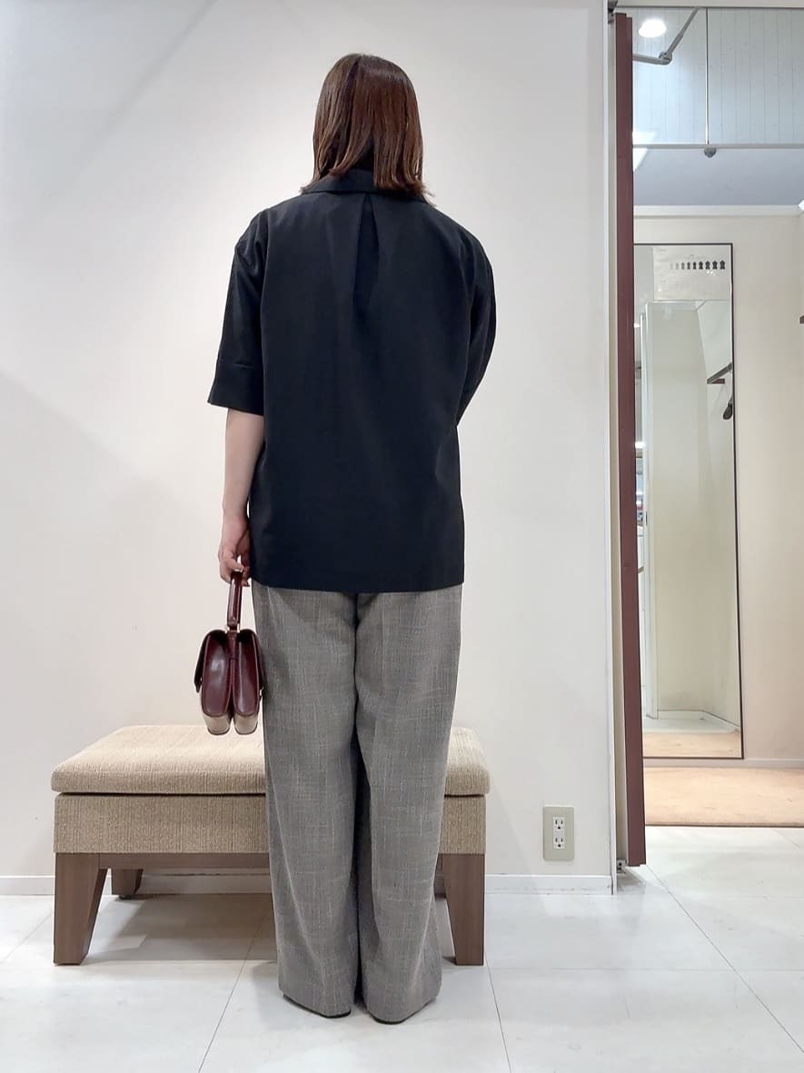 YUIさんの「UNTITLED｜【UVカット/接触冷感/吸水速乾/ゆったり】V開きネックシャツ」を使ったコーディネート