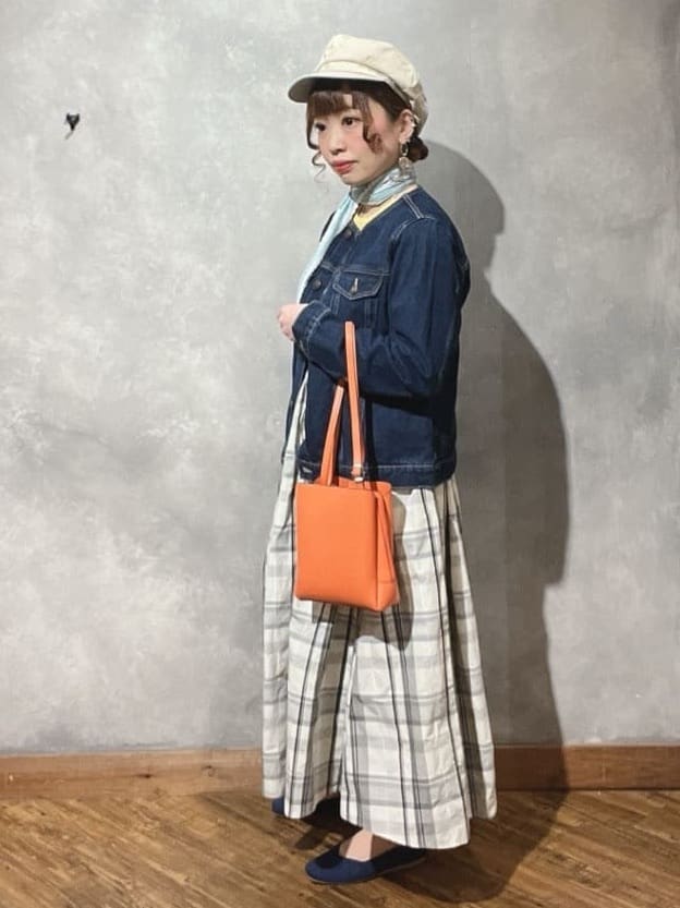 shellさんの「SHOO･LA･RUE｜【軽量/大人カジュアル】 ふわっと軽い三層ショルダーバッグ」を使ったコーディネート