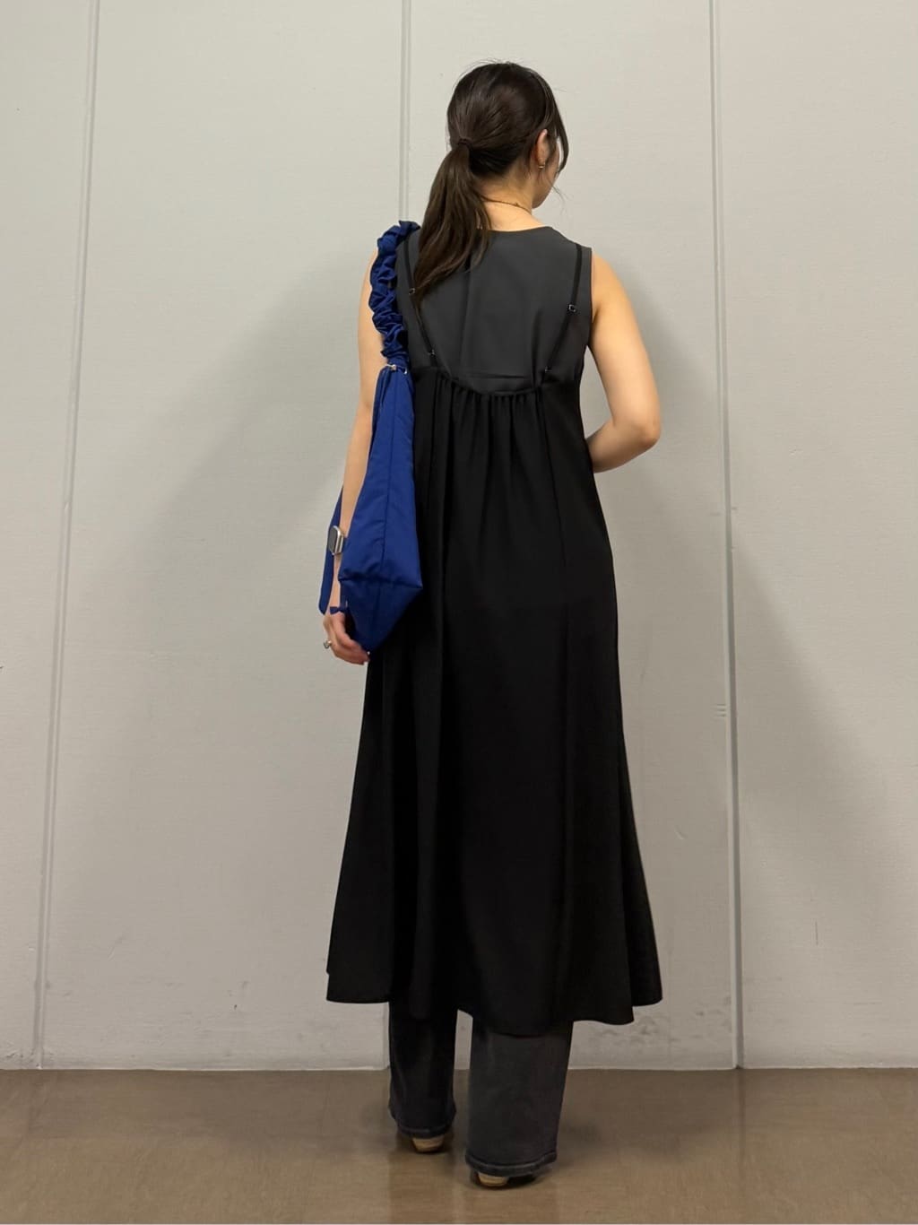 mizukiさんの「INDIVI｜【UVケア】エアリージョーゼット キャミワンピース」を使ったコーディネート