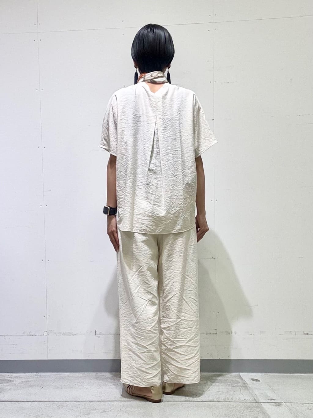 naoさんの「INDIVI｜◆【洗える／UVケア／SETUP可能】スキッパードルマンブラウス」を使ったコーディネート