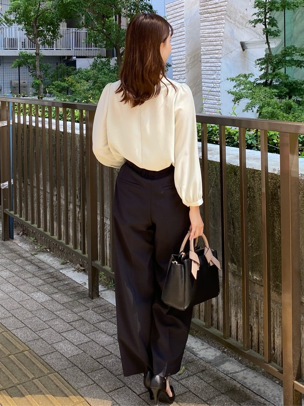 みさかさんの「index｜ストレッチ2タックワイドパンツ【洗濯機洗い可／接触冷感／吸水速乾】」を使ったコーディネート