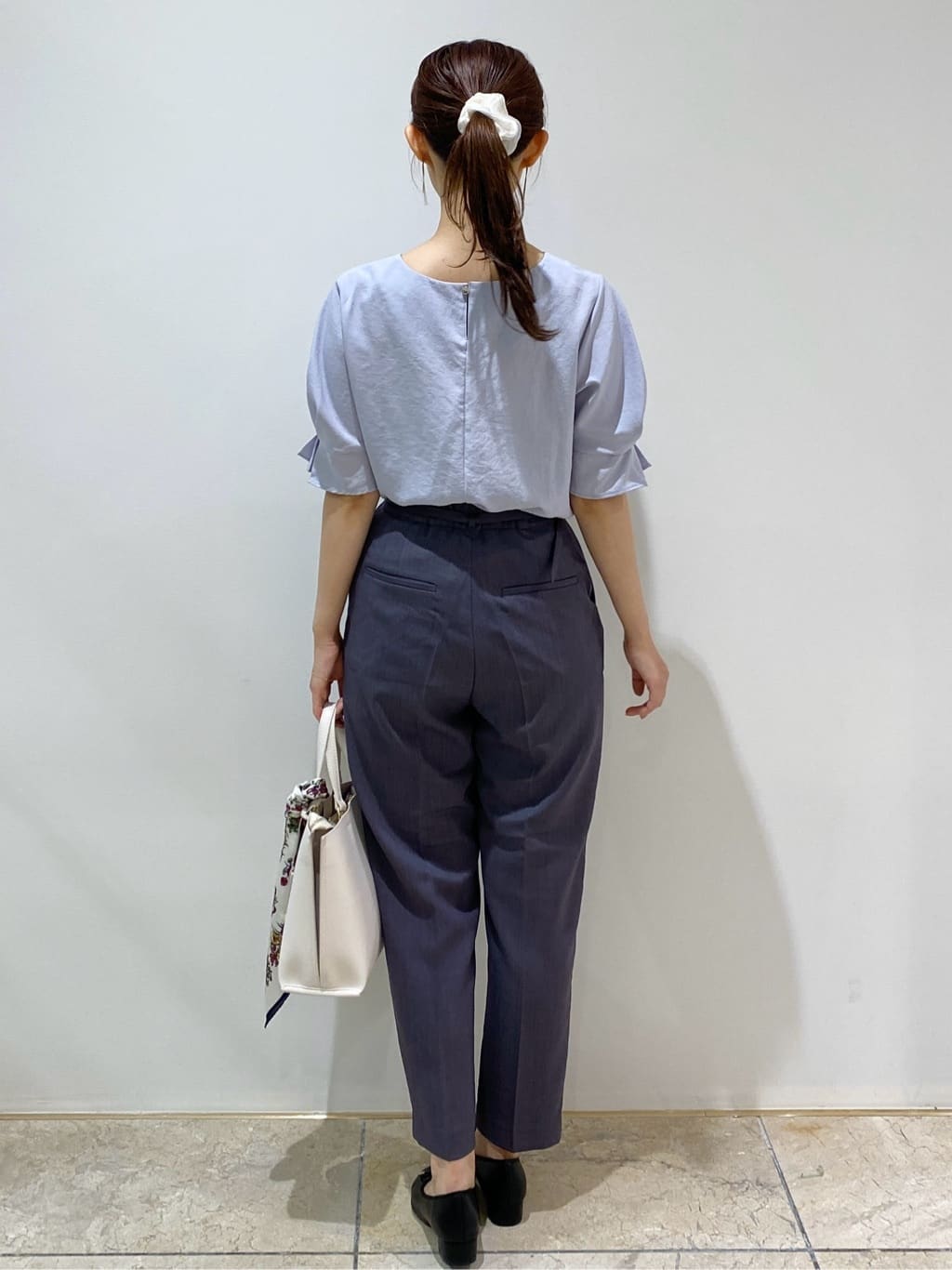 みさかさんの「index｜《8色展開／XS-LLサイズ》タックパフスリーブブラウス【洗濯機洗い可／吸水速乾／防シワ／抗ピル】」を使ったコーディネート