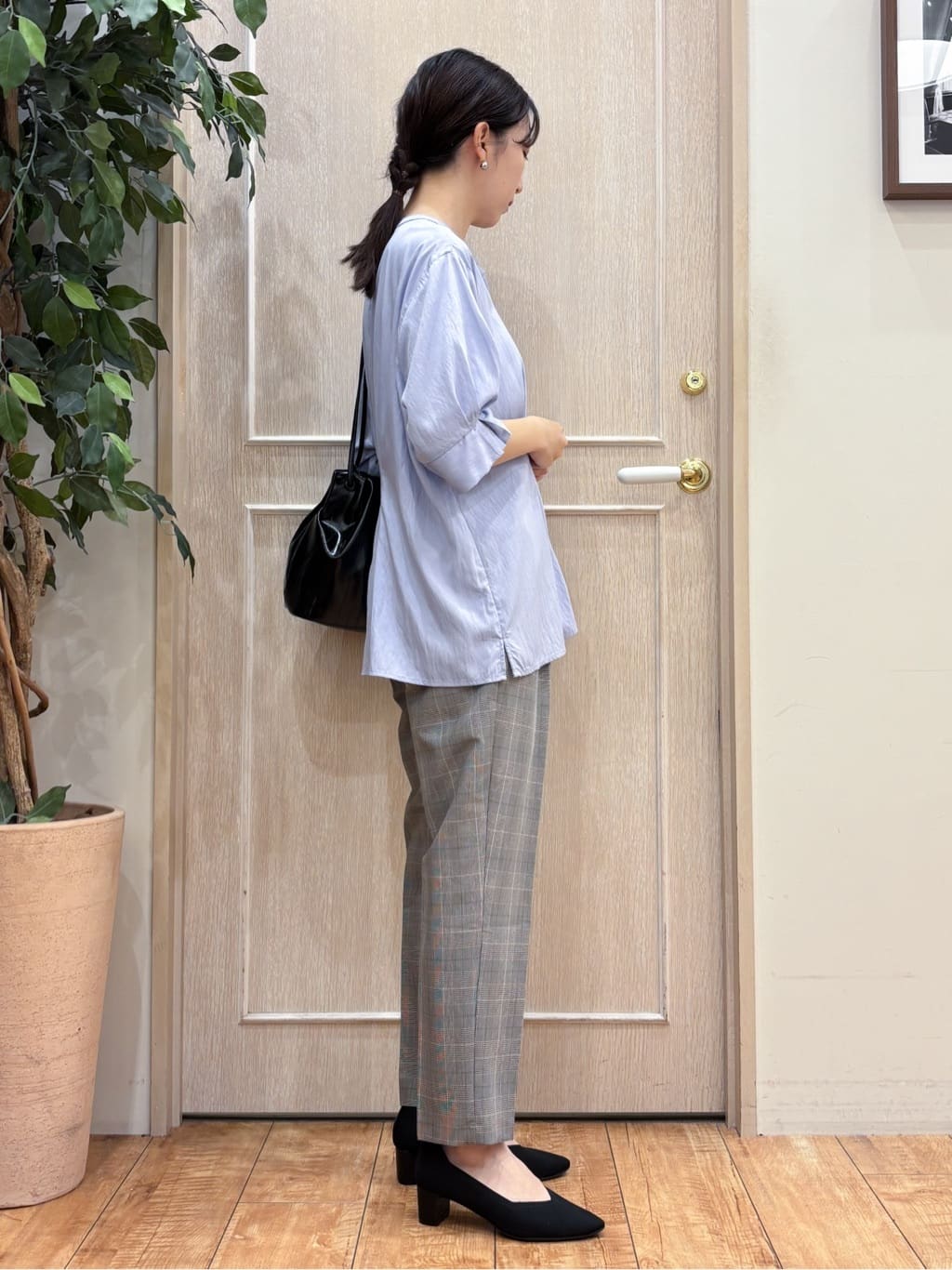 なみさんの「SHOO･LA･RUE｜【S-LL/通勤スタイルにも】ウエストタックで程よくシェイプ 大人の上品ブラウス」を使ったコーディネート
