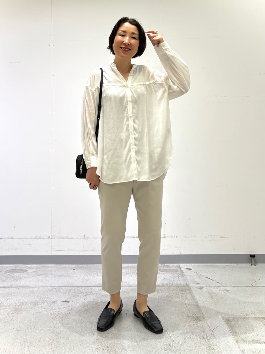 yuriさんの「INDIVI｜【きれいめ／ラメ】シャイニーローン ドレーピーブラウス」を使ったコーディネート