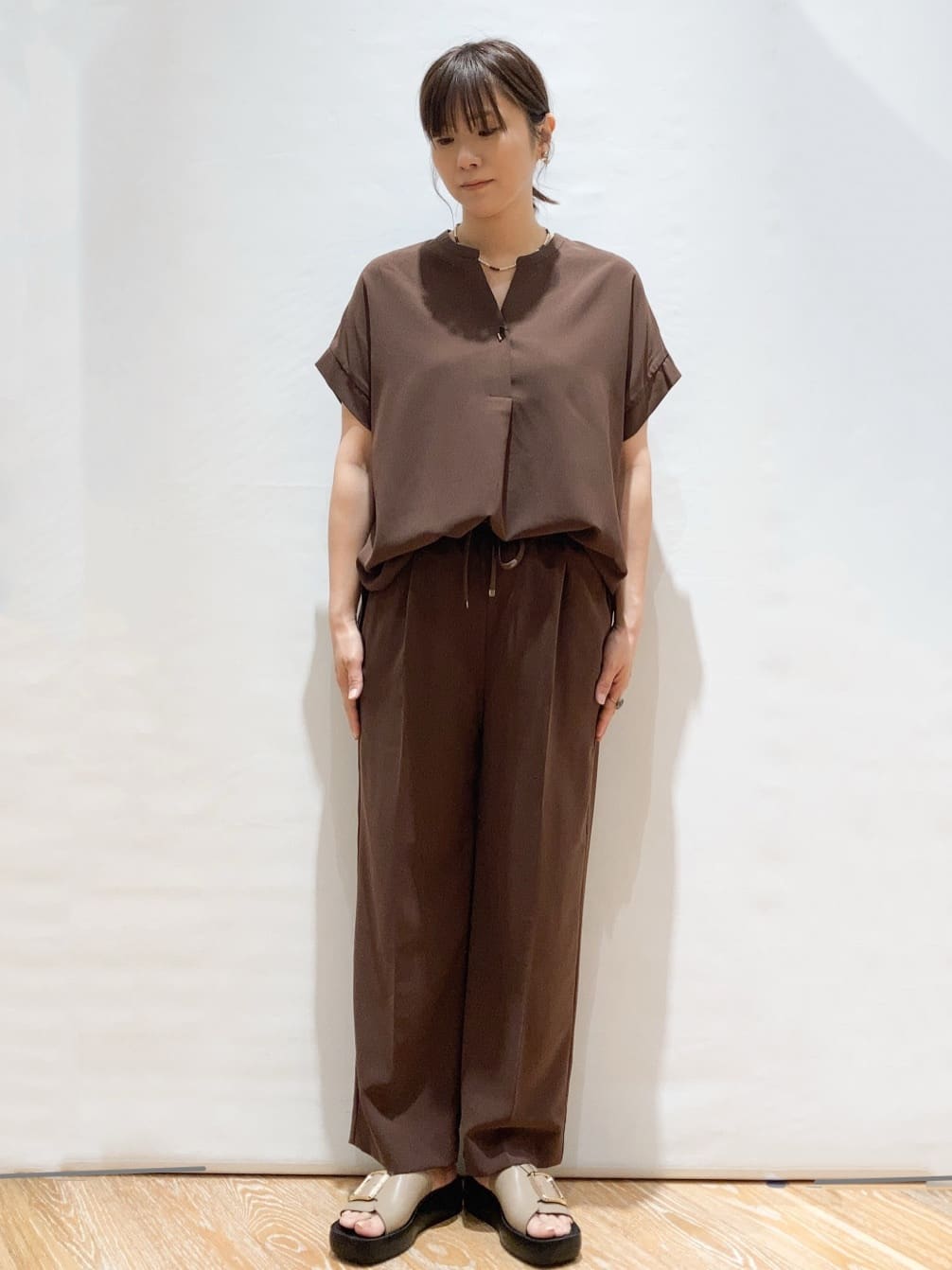 Shihoさんの「OPAQUE.CLIP｜《7色展開／SS-LLサイズ》ストレッチスキッパーブラウス／セットアップ対応【洗濯機洗い可／防シワ】」を使ったコーディネート