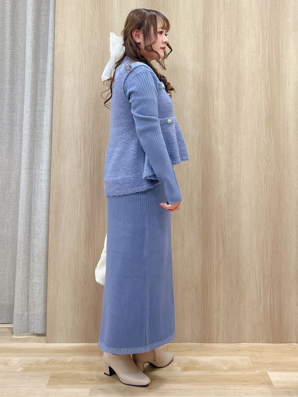 みことさんの「grove｜【2点SET/体型カバー】一枚で決まる、ペプラムベスト&times;ニットワンピース」を使ったコーディネート