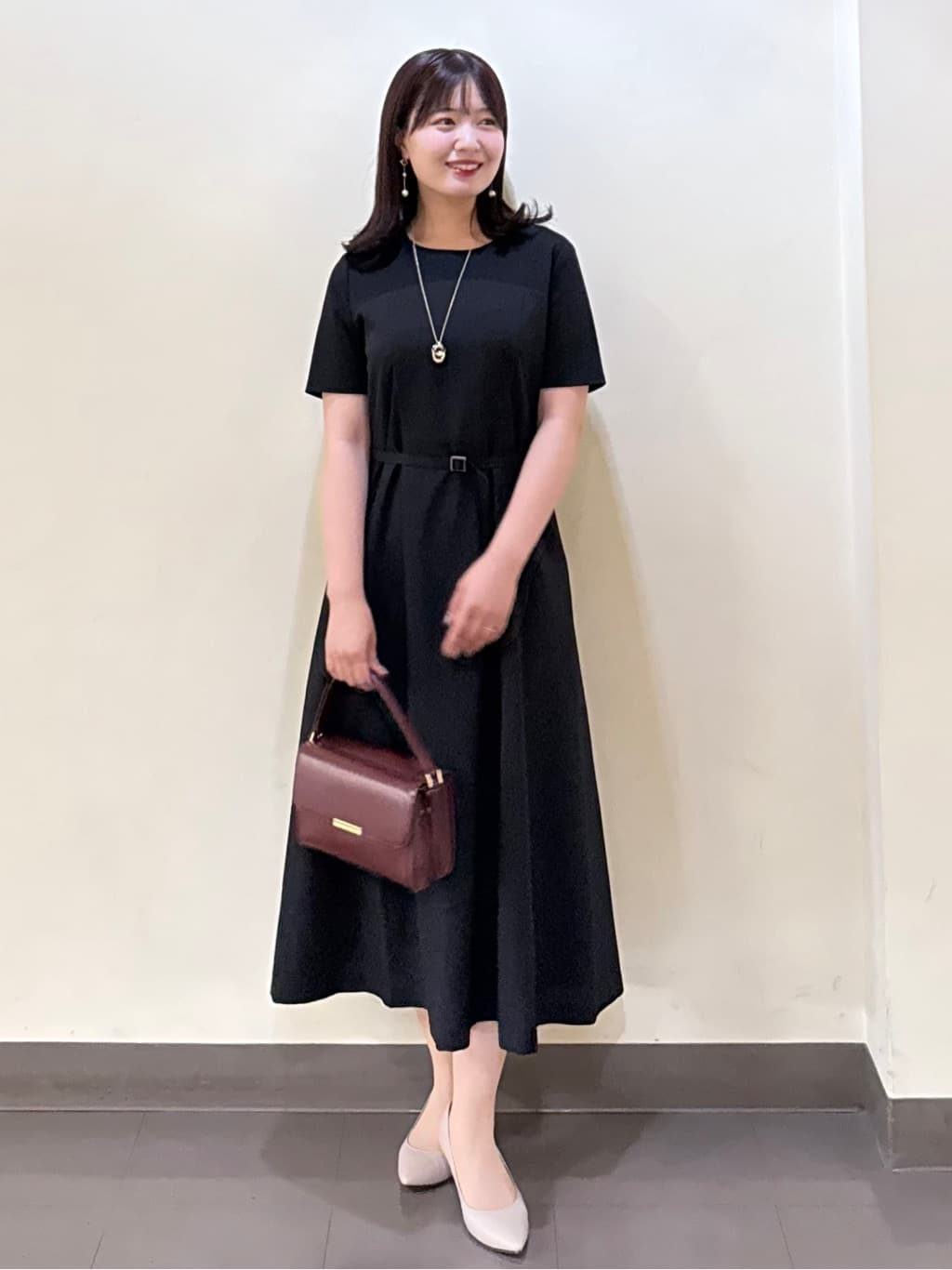 いくみさんの「UNTITLED｜【きれいめカジュアル/セミフレア】異素材ドッキングワンピース」を使ったコーディネート