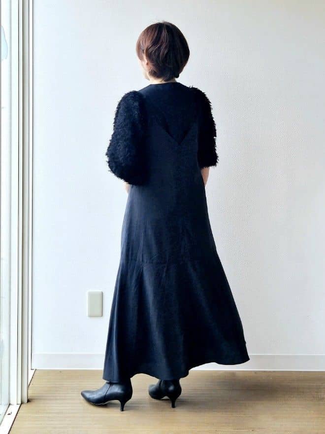 やじまさんの「UNTITLED｜【丸首/Tシャツ風/短丈】シャギースリーブ ポンチカットソー」を使ったコーディネート