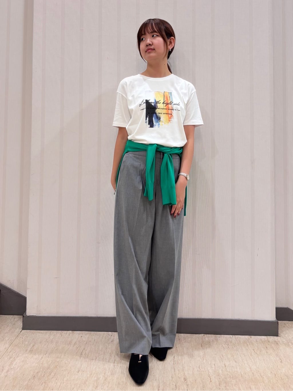 ちひさんの「INDIVI｜【通年活躍！／アンサンブル可能】クルーネックカーディガン」を使ったコーディネート