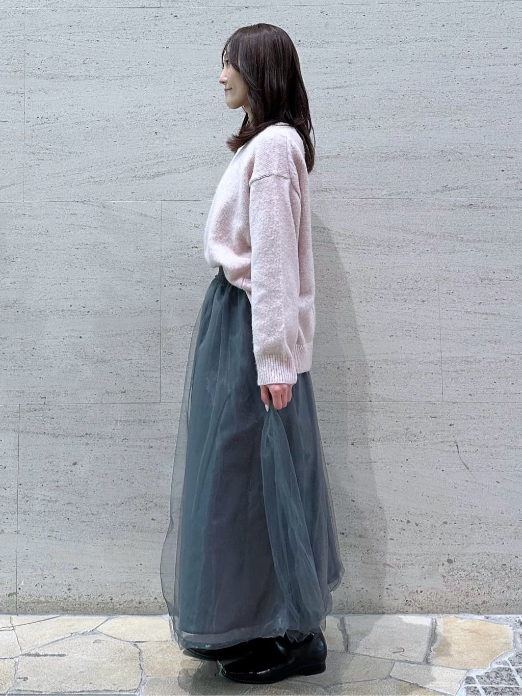 makiさんの「OPAQUE.CLIP｜リラクシークルーネックニット【洗濯機OK】」を使ったコーディネート