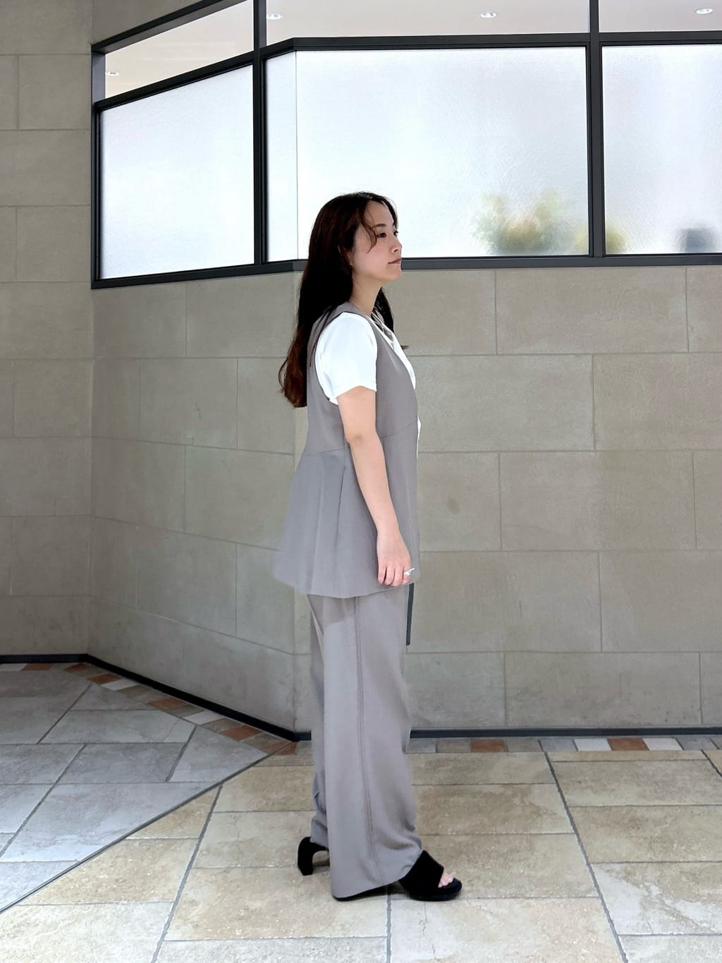 よねさんの「INDIVI｜ドレープクロップドカットソー」を使ったコーディネート