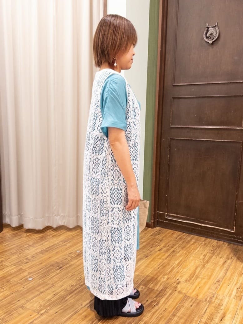 みかりん さんの「SHOO･LA･RUE｜◆【S-LL】羽織るだけでサマ見え レース風の柄が華やかなロングジレ」を使ったコーディネート