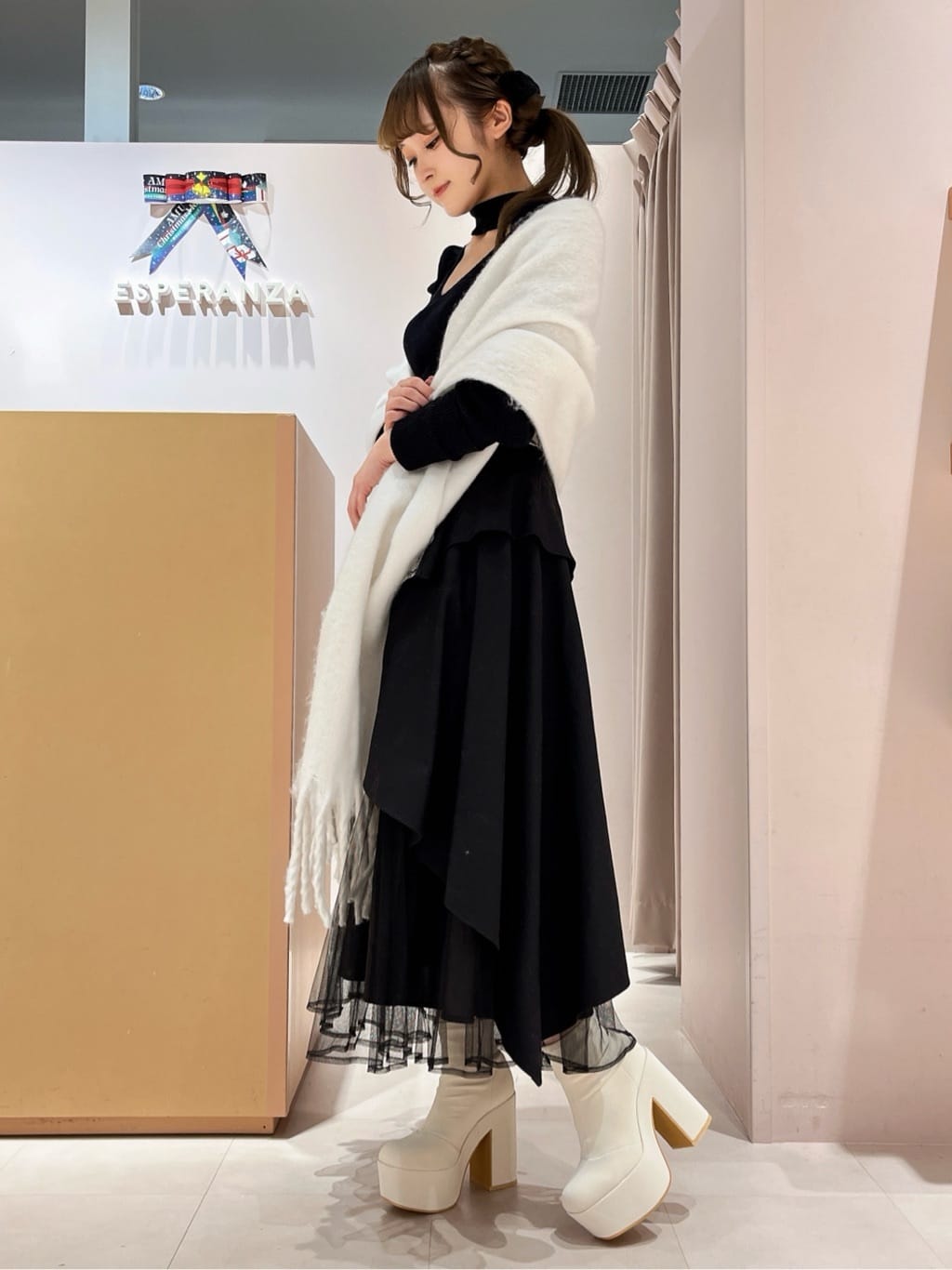このかさんの「ESPERANZA｜【ラク盛り/約12cm】ラク盛り厚底ショートブーツ」を使ったコーディネート