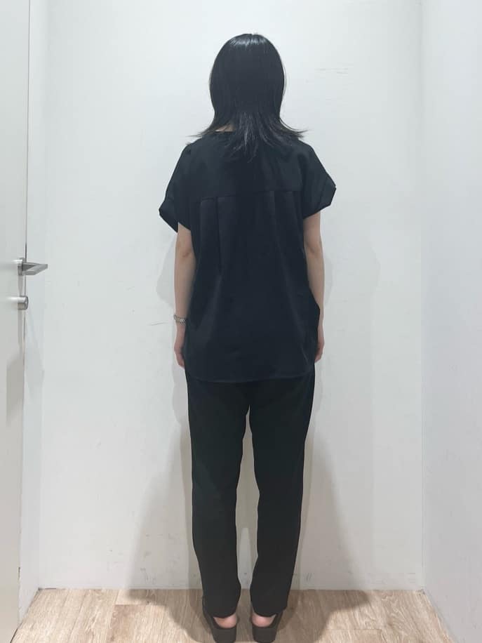 momokoさんの「OPAQUE.CLIP｜《7色展開／SS-LLサイズ》ストレッチスキッパーブラウス／セットアップ対応【洗濯機洗い可／防シワ】」を使ったコーディネート