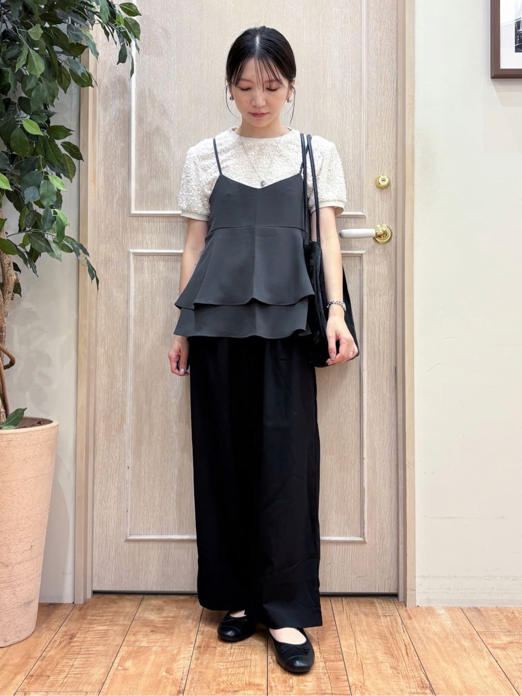 なみさんの「SHOO･LA･RUE｜【S-LL/セットアップ可/ひんやり】女性らしさ溢れる ティアードキャミソール」を使ったコーディネート