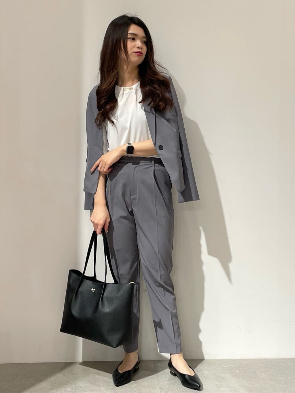 kanahoさんの「OPAQUE.CLIP｜◆【抗菌防臭加工】Vカットフラットポインテッドパンプス」を使ったコーディネート
