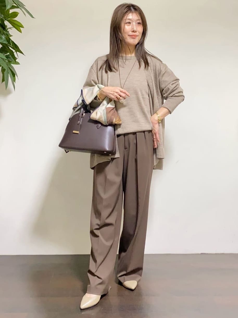 tomoさんの「UNTITLED｜【アンサンブル可/洗える】シルクウールカシミヤ ドルマンスリーブニット」を使ったコーディネート