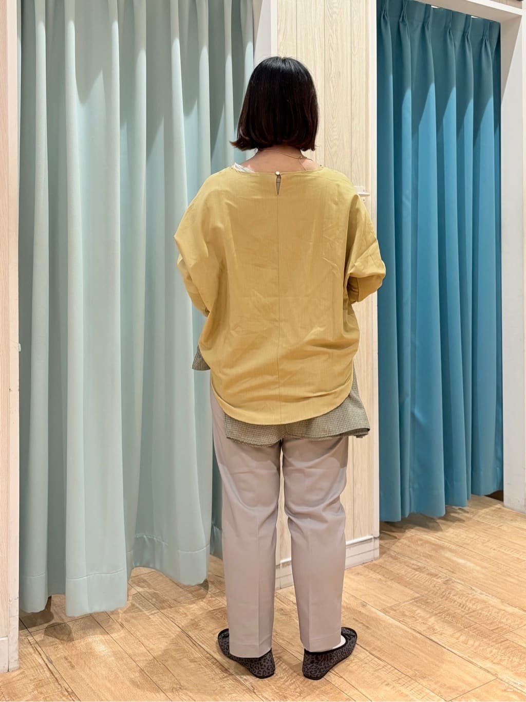 砂糖さんの「SHOO･LA･RUE｜【高レビュー/洗濯後しわになりにくい】1枚でサマ見え 8分袖ドルマンブラウス」を使ったコーディネート