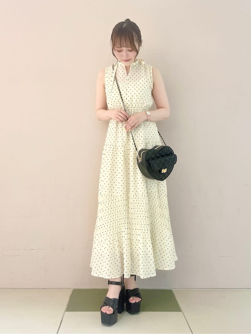 このかさんの「ESPERANZA｜◆【ラク盛り／サンダル】リピーター続出／脚長美脚　ラク盛り厚底サンダル　24年Ver」を使ったコーディネート