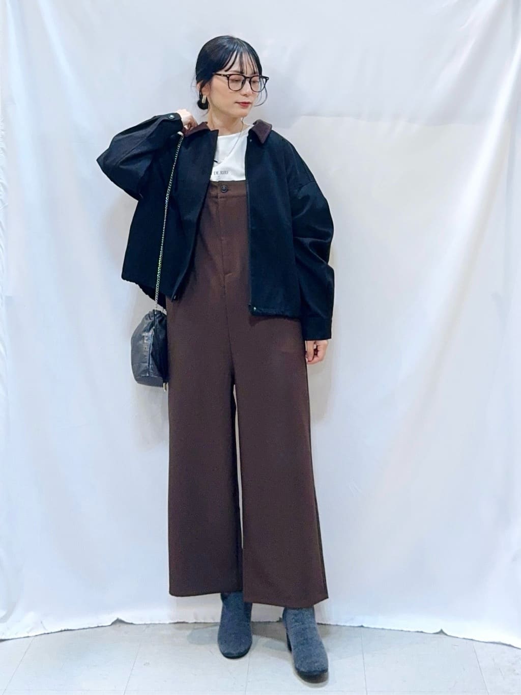 𝐇𝐢𝐫𝐨𝐦𝐢さんの「SHOO･LA･RUE｜大人カジュアルな一着。カバーオール」を使ったコーディネート