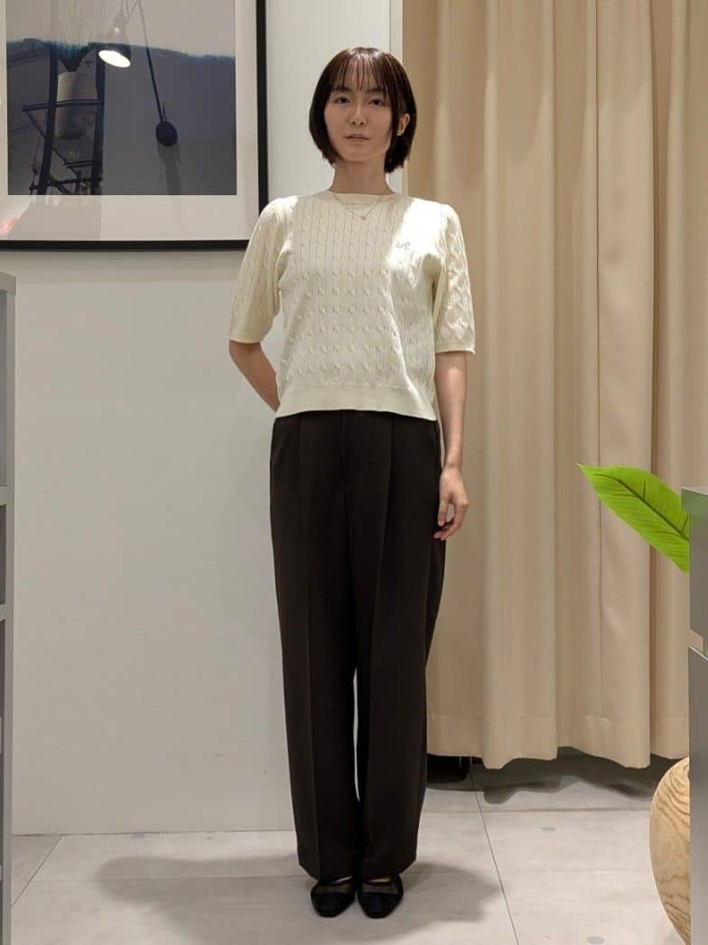 なめさんの「THE SHOP TK｜ワンポイント刺繍ケーブル半袖ニット【洗濯機OK】」を使ったコーディネート