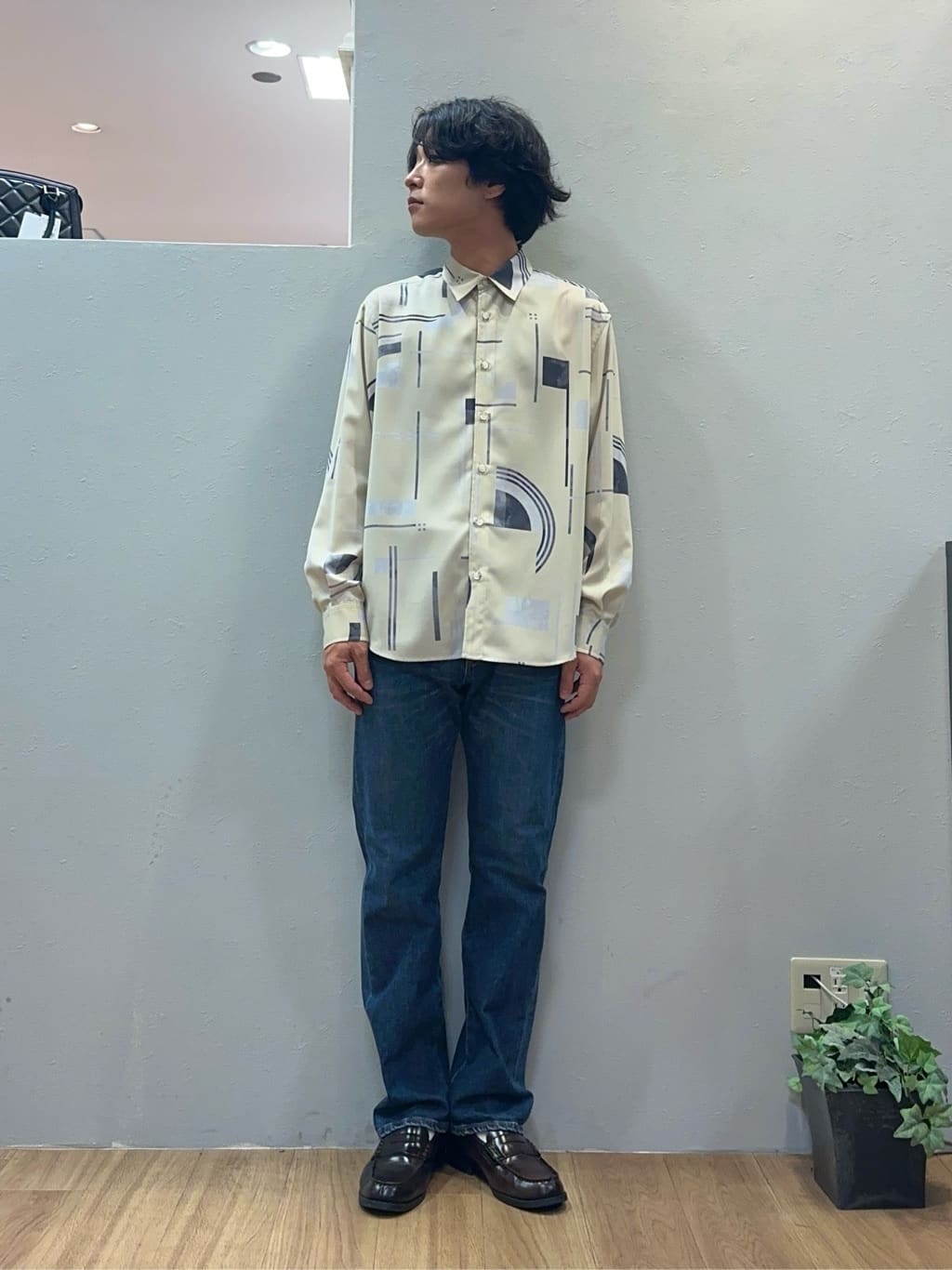 Uさんの「TAKEO KIKUCHI｜【モンスターストレッチ】日本製 ウォッシュド デニムパンツ」を使ったコーディネート