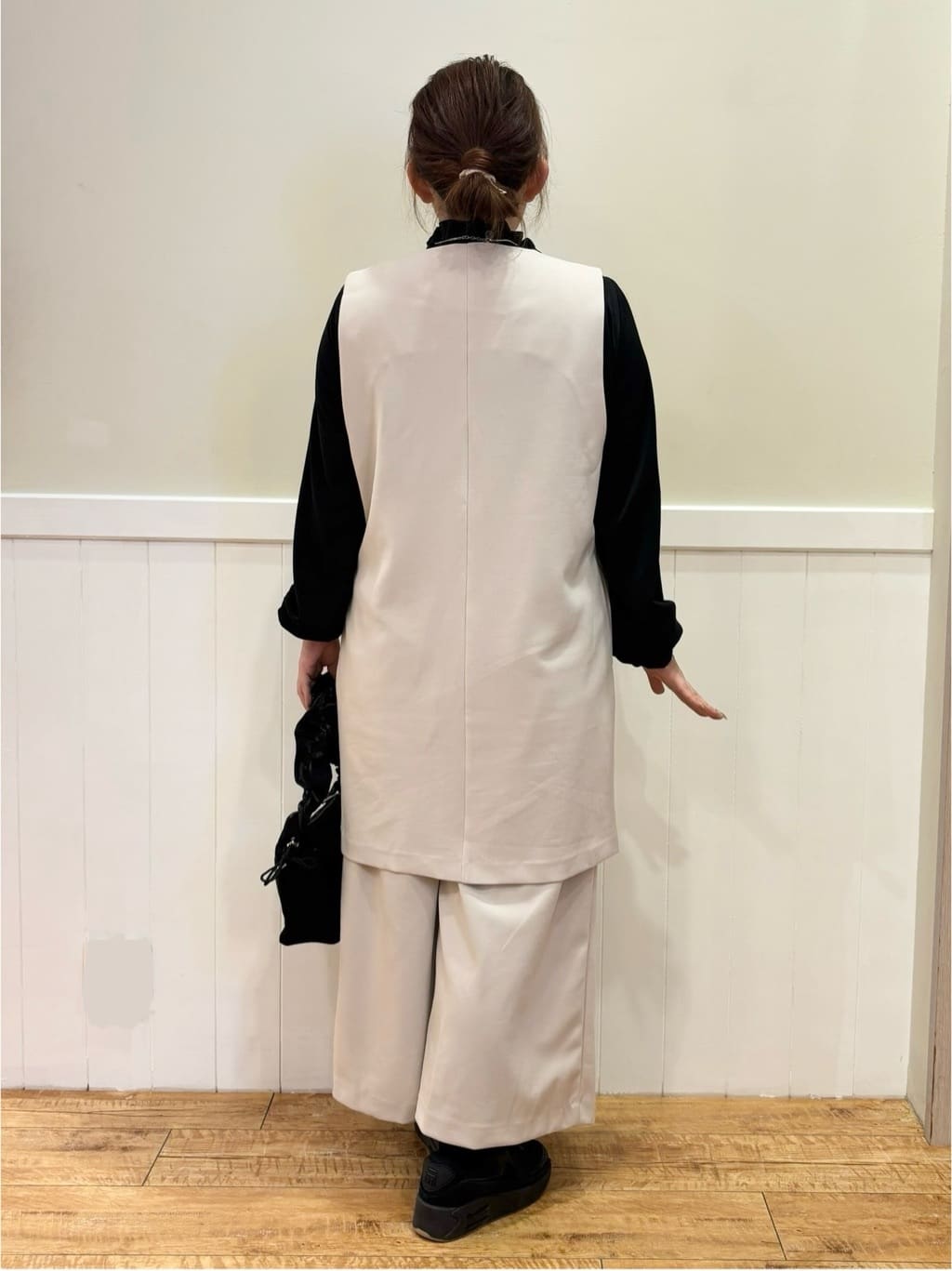 ハチさんの「SHOO･LA･RUE｜◆【洗える/S-3L/セットアップ可】セレモニーや通勤にも カットジョーゼット ジレ」を使ったコーディネート