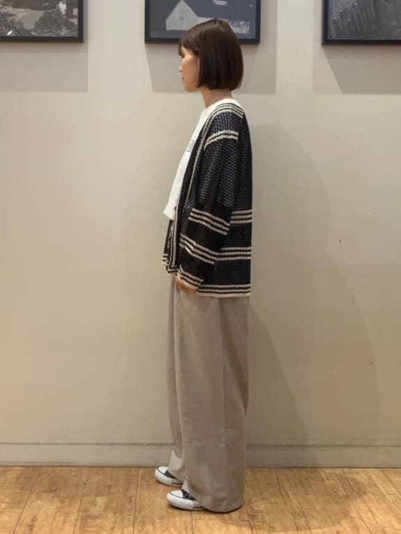 momoharuさんの「SHOO･LA･RUE｜◆レースのような編み柄が上品 Vネックカーディガン」を使ったコーディネート