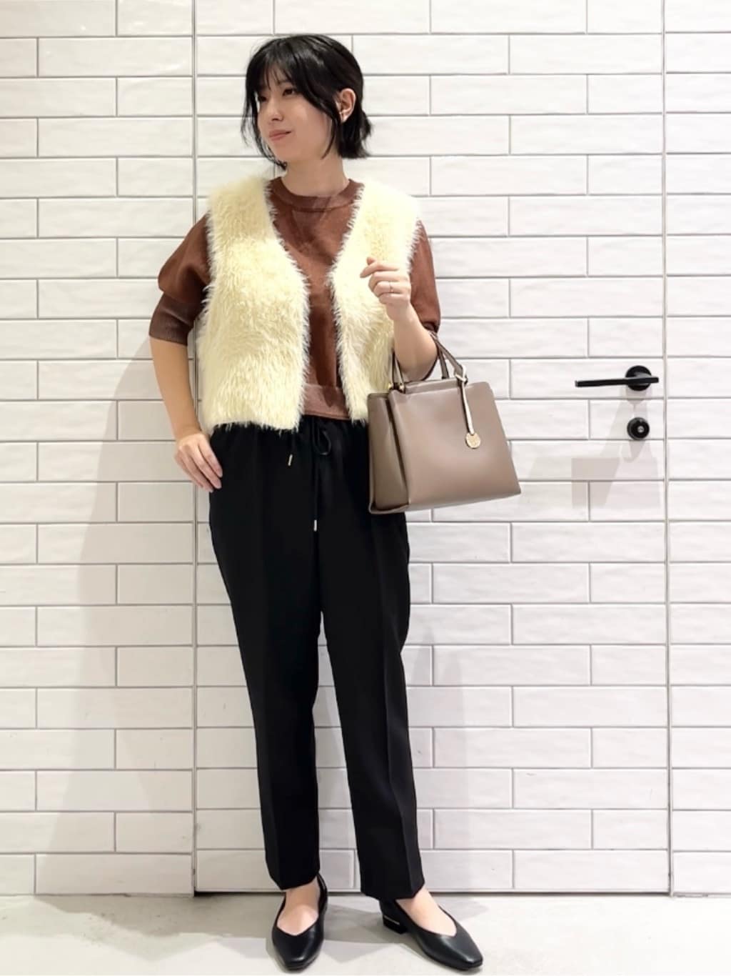 しおりさんの「OPAQUE.CLIP｜スウェットライクドルマンスリーブニット【洗濯機洗い可】」を使ったコーディネート