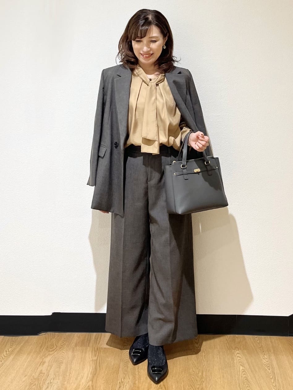 ayaさんの「Reflect｜【キレイめスタイル／通勤におすすめ◎】ボウタイシャンブレーカラーブラウス」を使ったコーディネート
