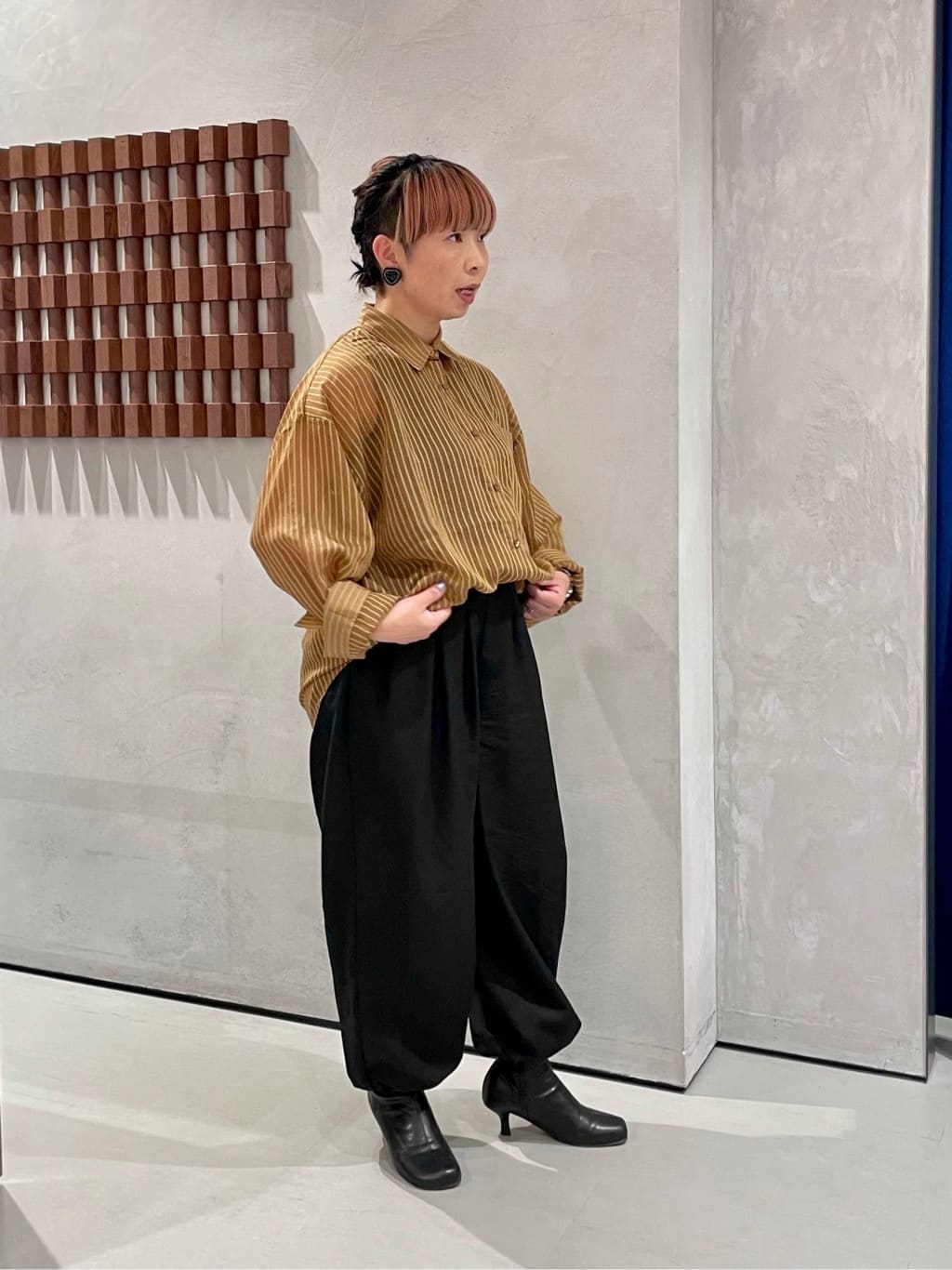 KOUさんの「INDIVI｜ウエストギャザーパンツ」を使ったコーディネート