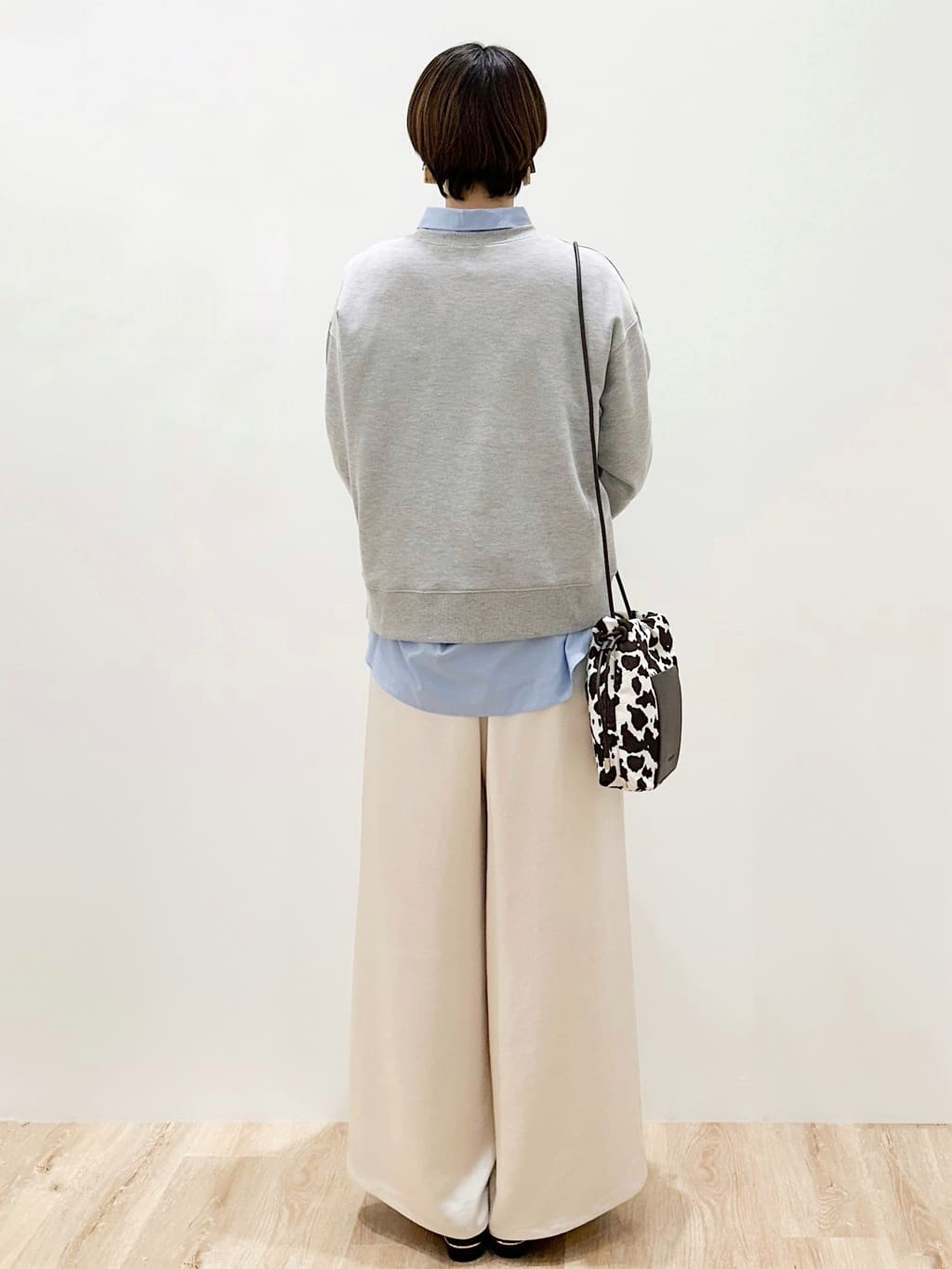 yurieさんの「OPAQUE.CLIP｜コード刺繍裏毛プルオーバー【洗濯機OK】」を使ったコーディネート