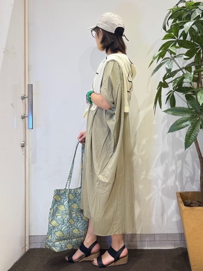 misakiさんの「SHOO･LA･RUE｜ニュアンスデザインがこなれ見え 刺繍デザイン シアーカーディガン」を使ったコーディネート
