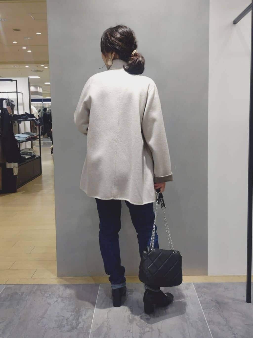 TOMOMIさんの「INDIVI｜スクエアトップロングネックレス」を使ったコーディネート