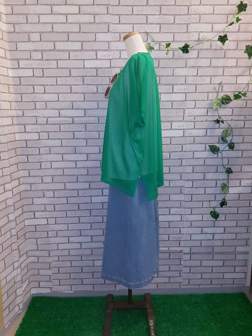 Eさんの「SHOO･LA･RUE｜◆【2点セット】インせず着られるシアーニット＋タンクトップ」を使ったコーディネート