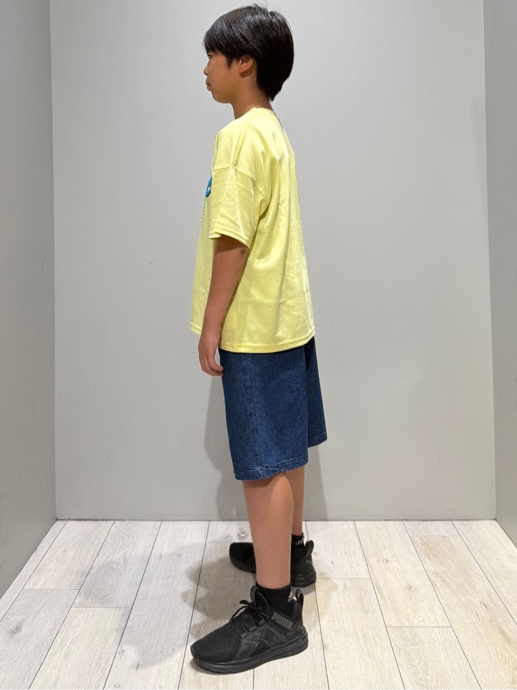 kuboさんの「THE SHOP TK｜【110－160】レトロロゴTシャツ/洗濯機OK」を使ったコーディネート