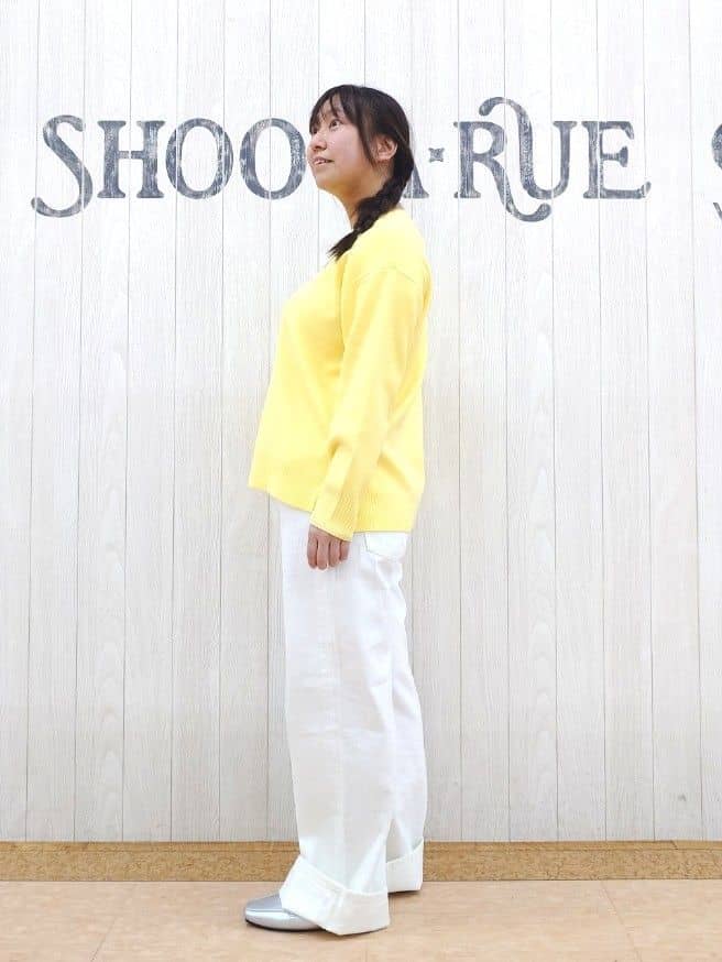 とろろさんの「SHOO･LA･RUE｜【洗濯機可/セットアップ可】さりげないラメ使いで差をつける クルーネックニット」を使ったコーディネート