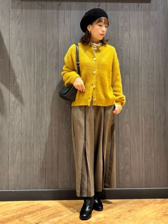 meiさんの「SHOO･LA･RUE｜【S-LL/吸湿発熱】なめらかとろみ インナータートル」を使ったコーディネート