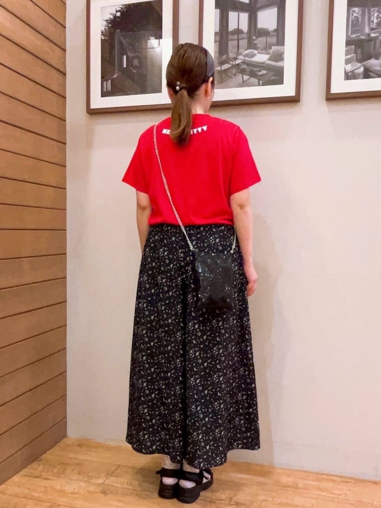 ゆっきーさんの「SHOO･LA･RUE｜【HELLO KITTYコラボ】【SHOO ICE／汗染み軽減／UVカット】コンパクトTシャツ」を使ったコーディネート