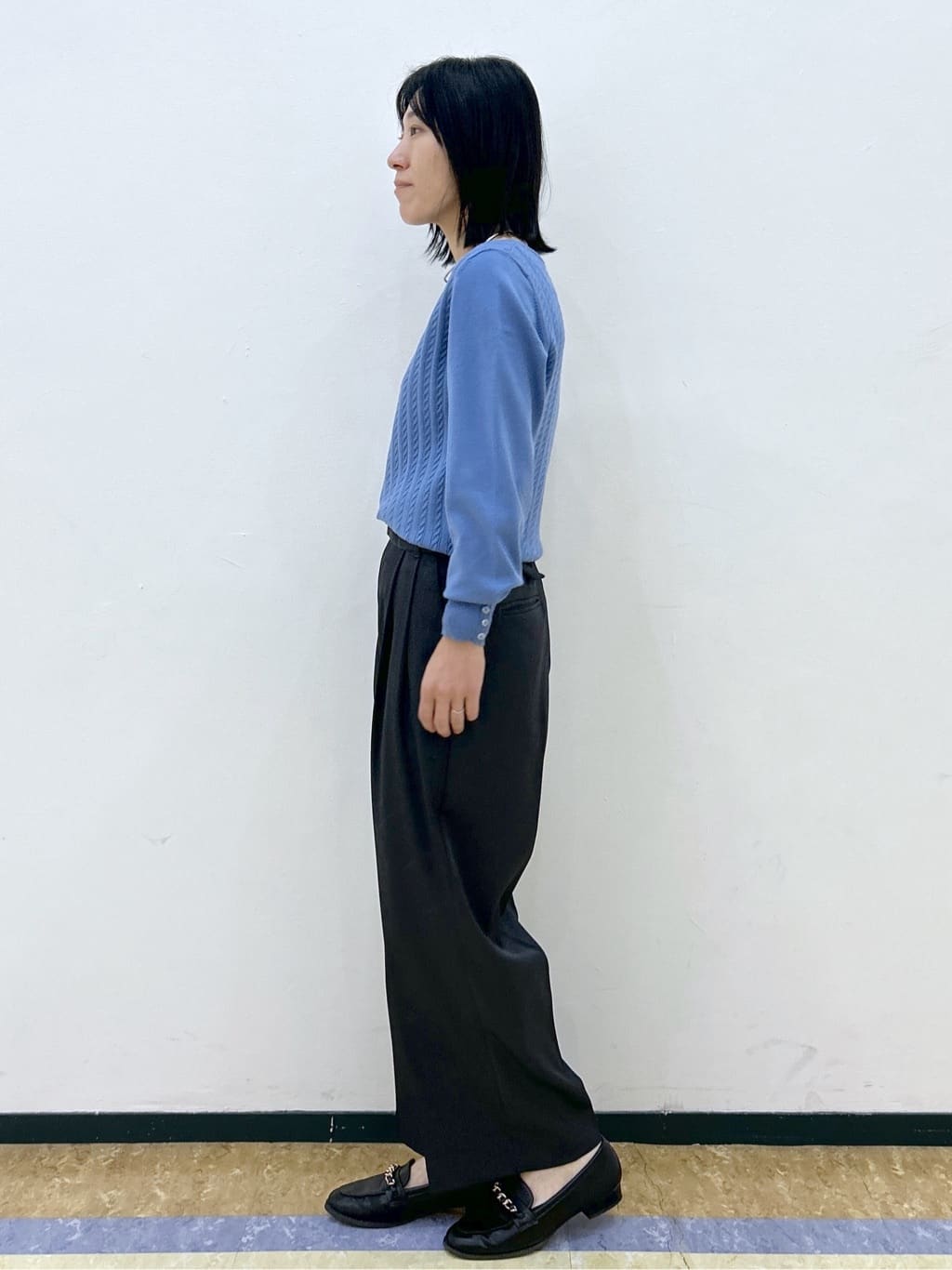 su.さんの「index｜ベルト付き2タックワイドパンツ【洗濯機OK／ストレッチ／防シワ／イージーアイロン】」を使ったコーディネート