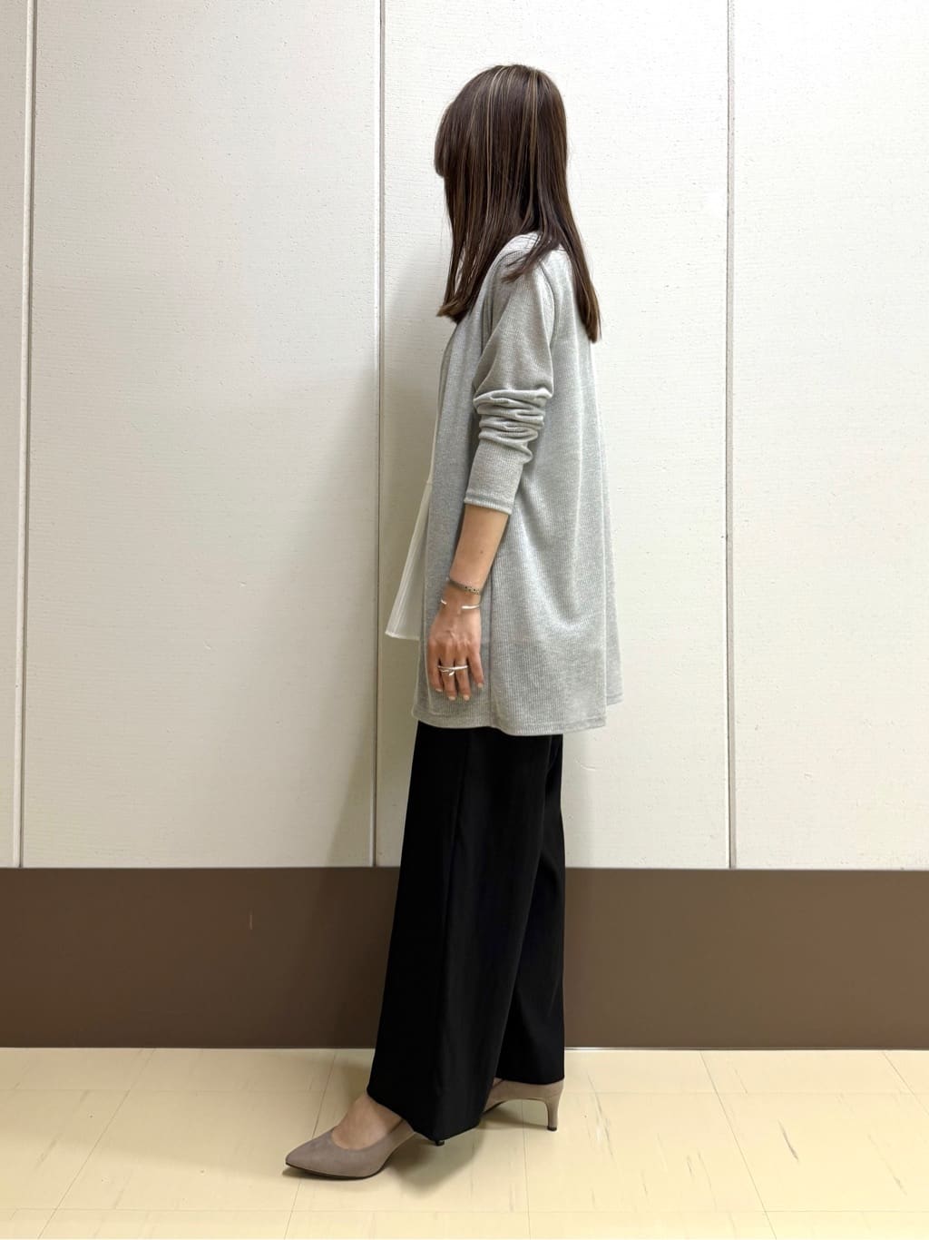 mamiさんの「INDIVI｜【洗える／シアーストライプ柄】着流しジャージカーディガン」を使ったコーディネート