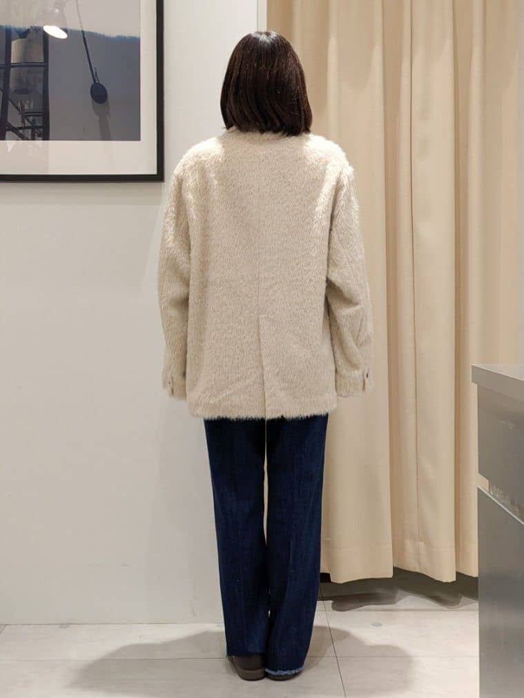 なめさんの「THE SHOP TK｜纏うだけで大人上品 シャギーチェスターハーフコート」を使ったコーディネート