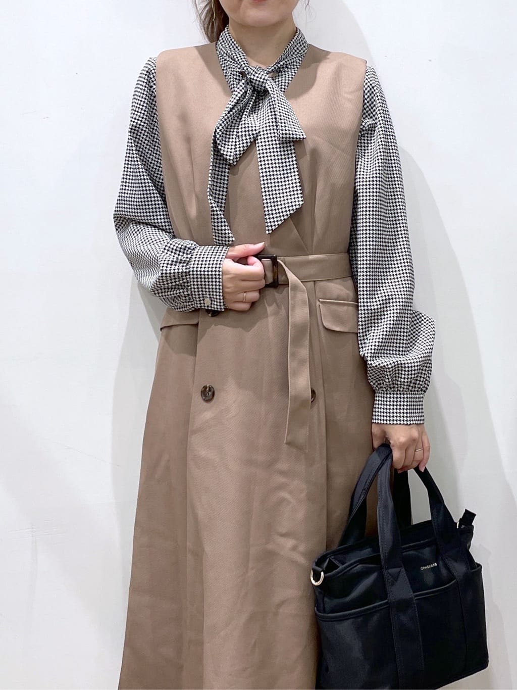 Junさんの「index｜トレンチディティールワンピース【洗濯機OK／イージーアイロン／防シワ】」を使ったコーディネート