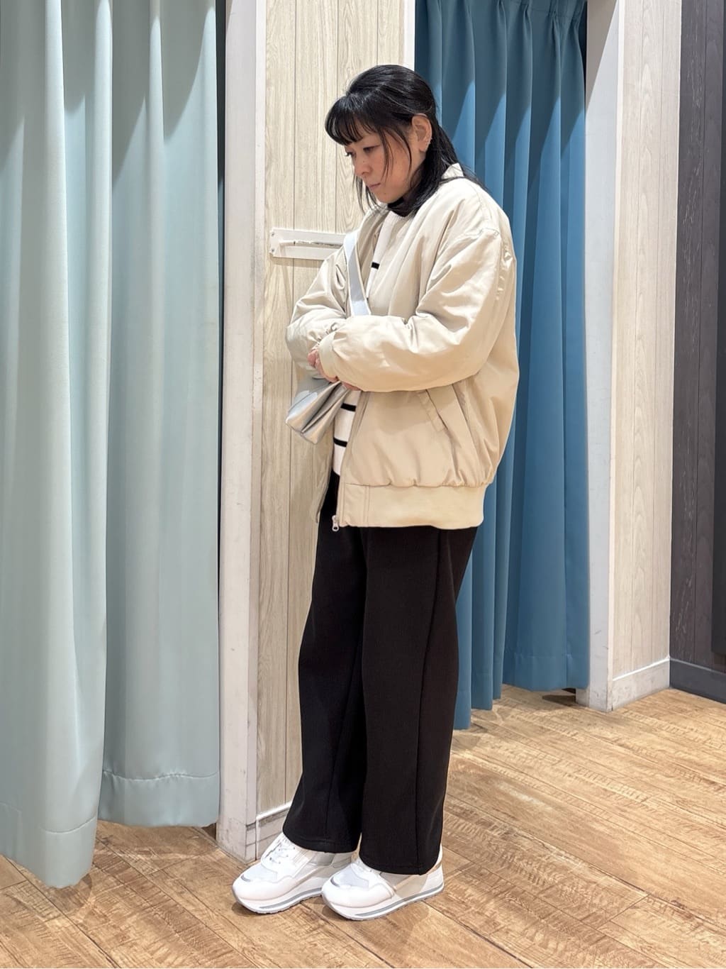 わかさんの「SHOO･LA･RUE｜ヒールアップスニーカー」を使ったコーディネート