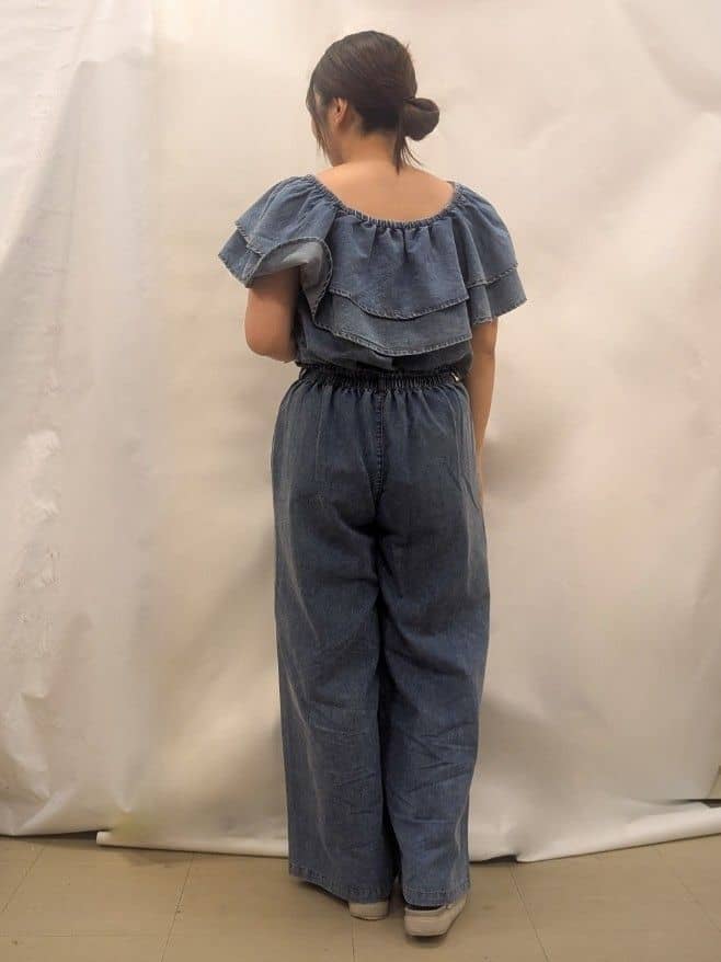 ｍｉｓａｋｉさんの「SHOO･LA･RUE｜【セットアップ可/前後2WAY/オフショル2WAY】着こなしを楽しめる デニムフリルブラウス」を使ったコーディネート