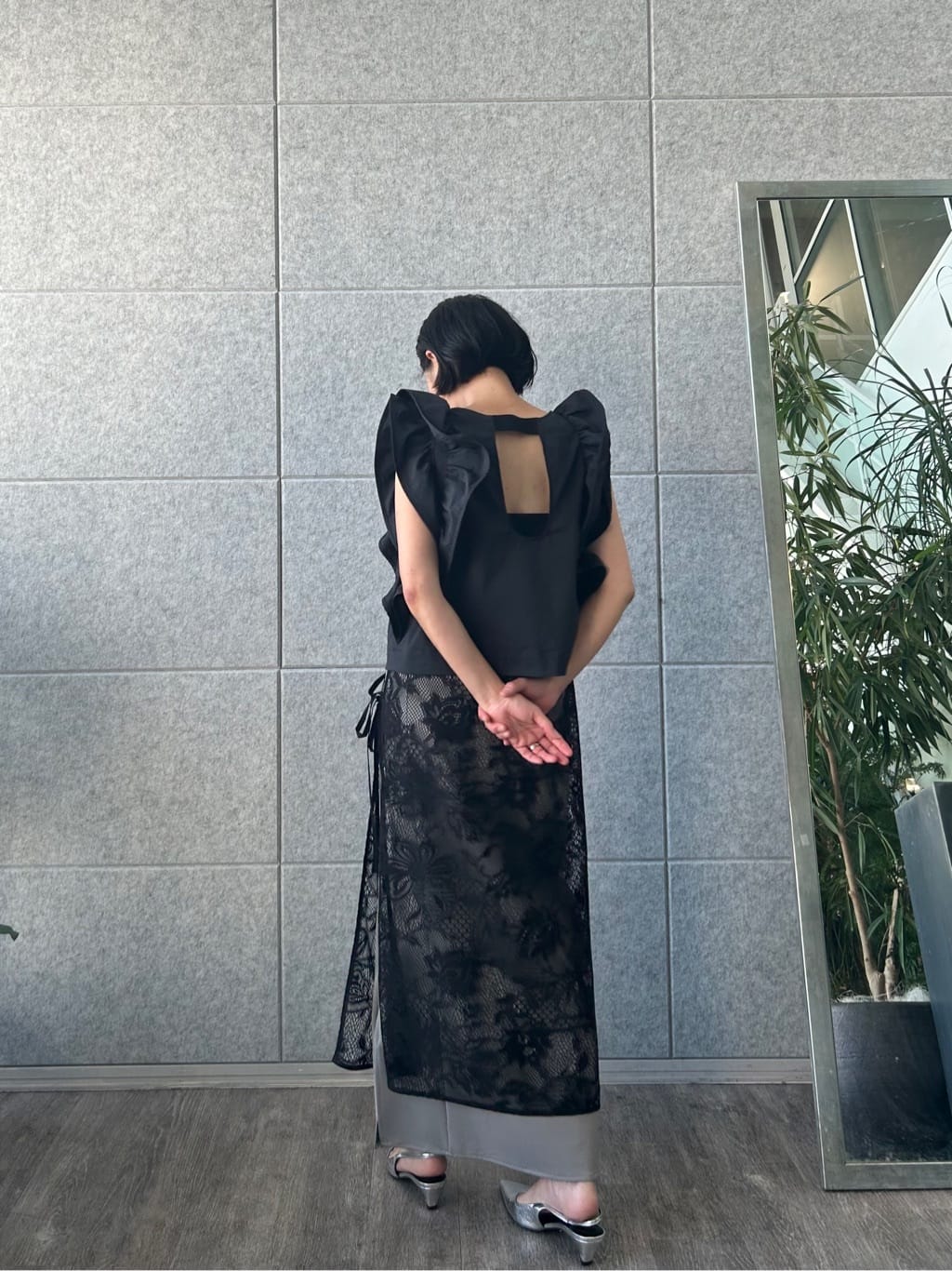 yukoさんの「CODE A｜ruffle drama blouse」を使ったコーディネート