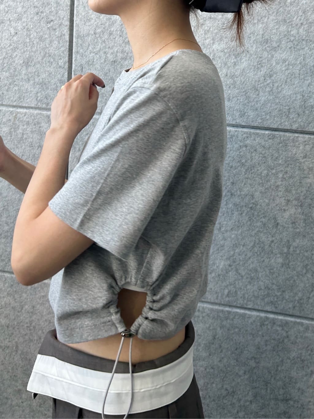 harunaさんの「CODE A｜drawstring crop tee」を使ったコーディネート