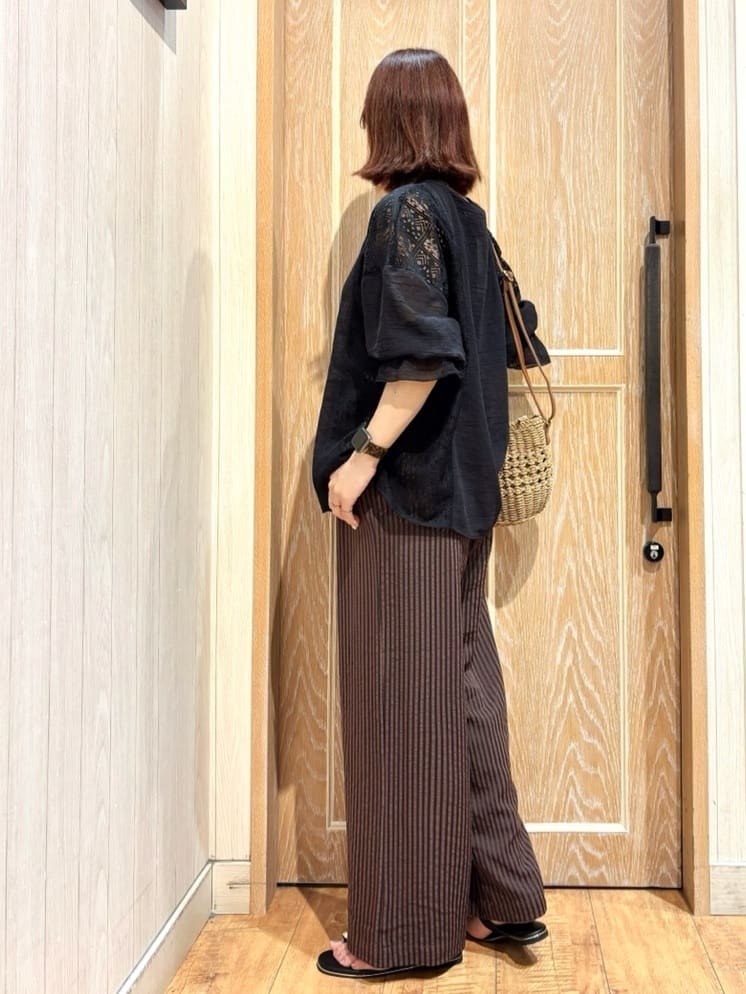 meiさんの「SHOO･LA･RUE｜【着丈選べる】一枚でこなれ見え サイドレースブラウス」を使ったコーディネート