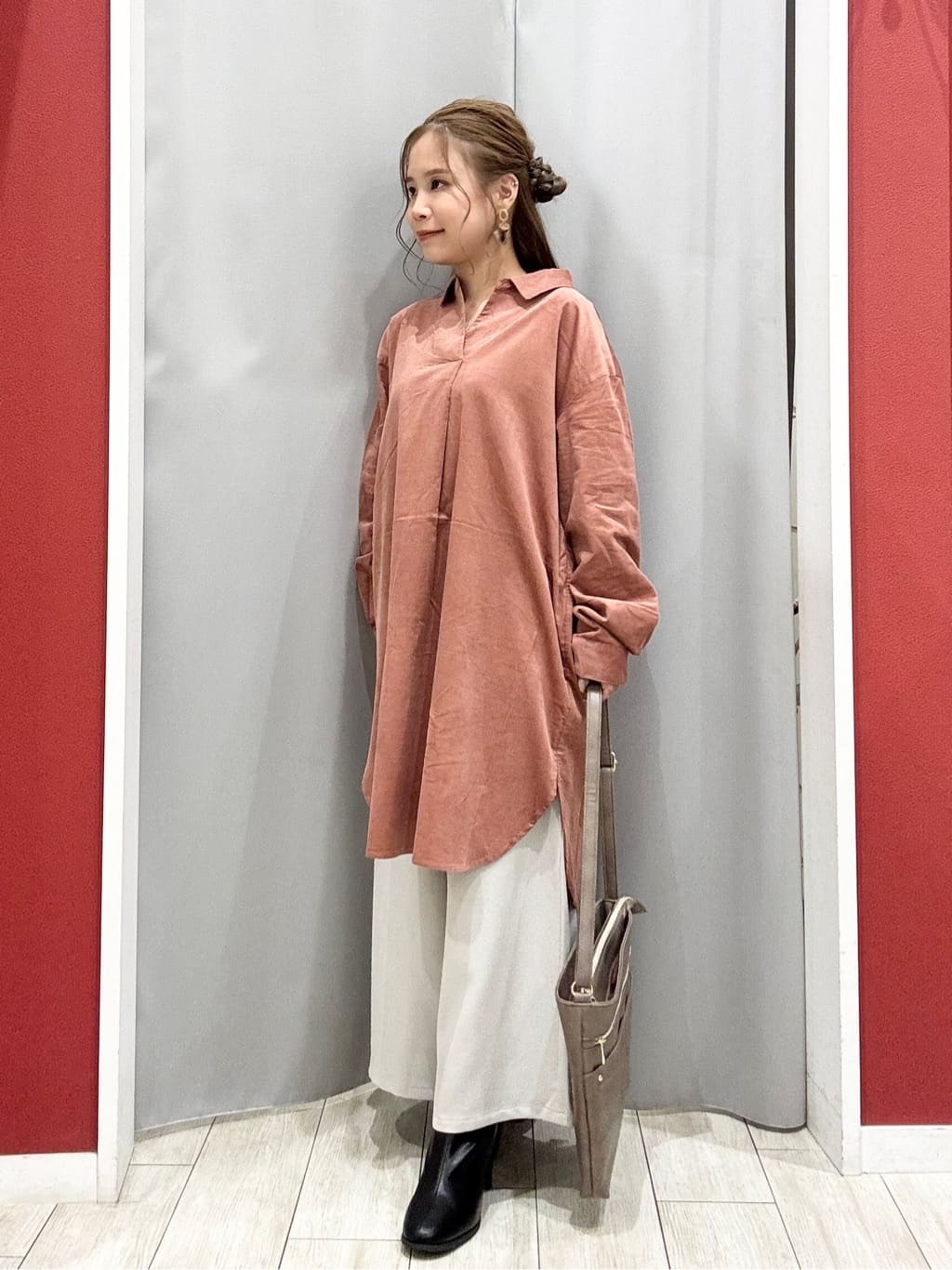 shioさんの「SHOO･LA･RUE｜【洗濯機可/S-LL】すっきり見えにこだわった コーデュロイチュニックワンピース」を使ったコーディネート